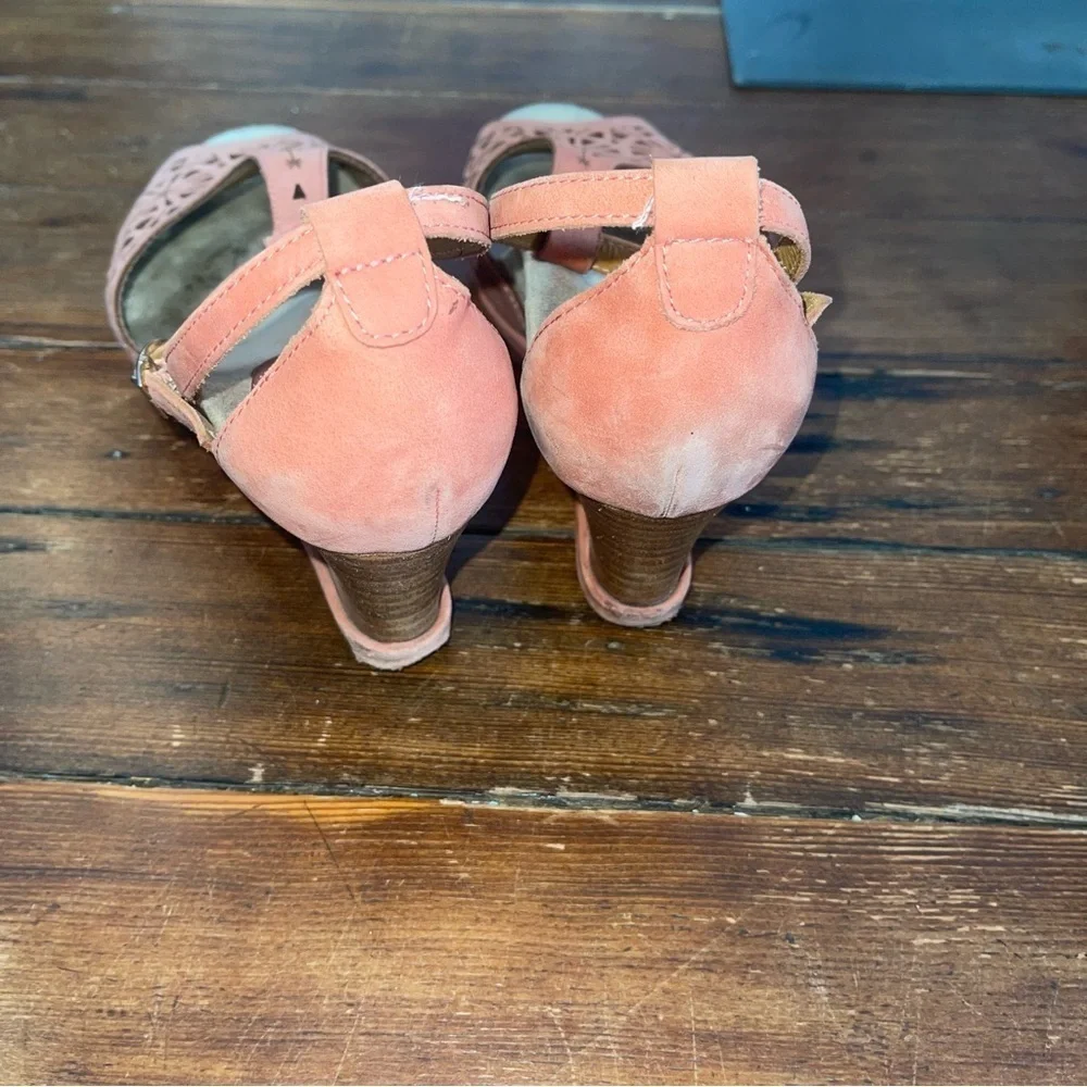 Earthies Pink Wedge Peep-Toe Sandals